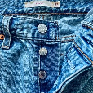 Levi’s wedgie torn distressed jeans 27